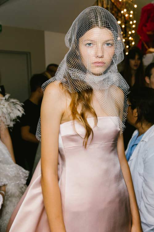 Tất nhiên không thể định giá được Haute Couture bằng tiền bởi nó là tinh thần của các nhà mốt lớn.    