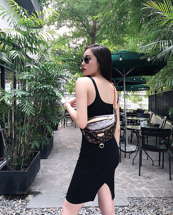 Váy xẻ cao trên chất liệu thun đa chiều của Kỳ Duyên là Shbet999 com đăng nhập phù hợp khi đi dạo phố, cà phê hay du lịch.    