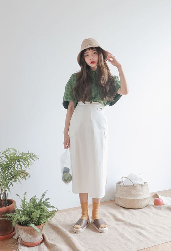 Mũ vải kiểu dáng đơn giản được các tín đồ thời trang xứ Hàn phối hợp ấn tượng trên nhiều set đồ khác nhau.    
