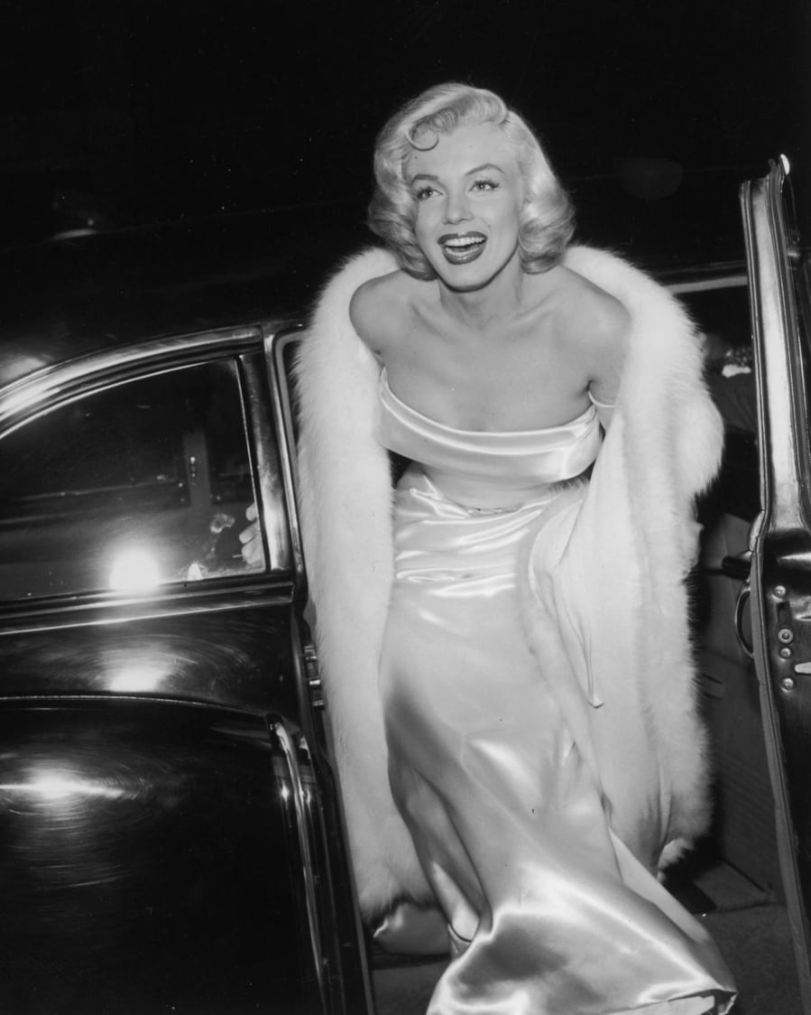 Chiếc khăn choàng lông thú của minh tinh màn bạc Marylin Monroe.    