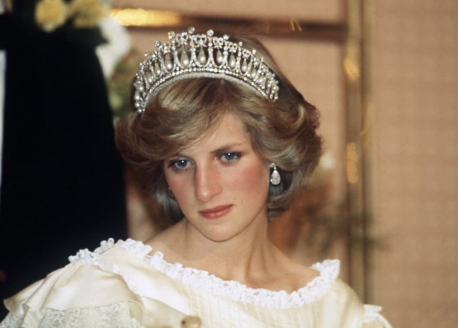 Tiara (vương miện) của công nương Diana.