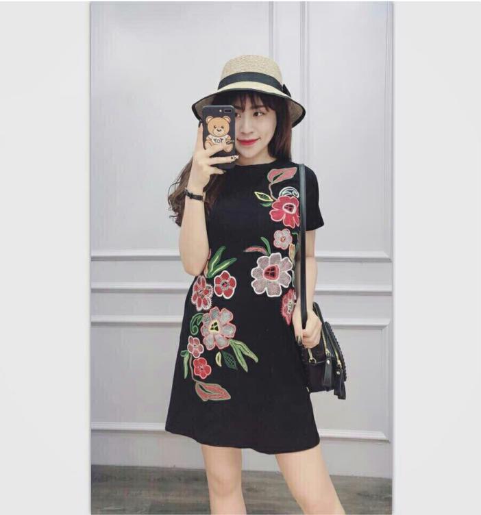 Thiết kế váy suông chữ A in hoa này giúp che giấu thân hình béo ú cực tốt   