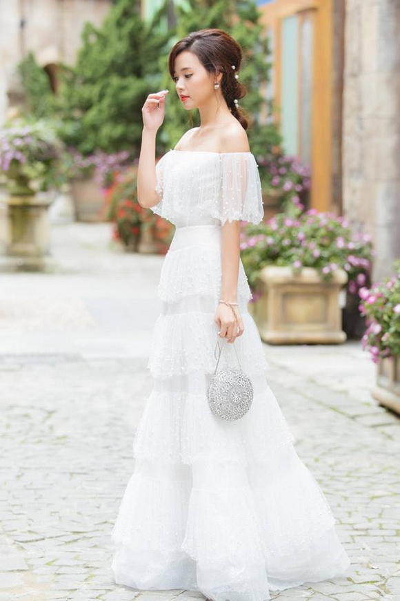 Nhìn những hình ảnh mới nhất này của Midu ai cũng sẽ phải ngỡ ngàng trước vẻ đẹp mong manh, tuyệt đẹp này. Quả đúng là cô nàng đã 