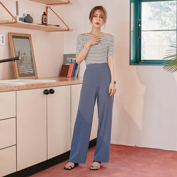  Về màu sắc, bạn gái nên chọn những gam màu tươi sáng như màu be, trắng, pastel nhẹ nhàng.    