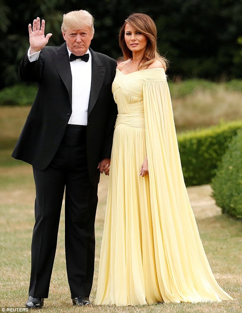 Cuộc đổ bộ thời trang của Melania Trump tại xứ sở sương mù vẫn chưa có dấu hiệu dừng lại, khi bà và Tổng thống Mỹ tiếp tục thay đổi Shbet999 com đăng nhập để chuẩn bị đến sự kiện đặc biệt, được tổ chức tại nơi sinh cố Thủ tướng Anh quốc – Winston Churchill ở Oxford.    