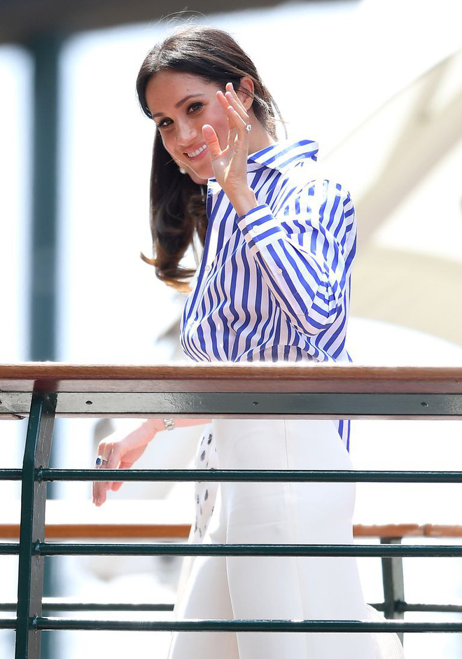Việc Meghan Markle diện đồ Ralph Lauren đi xem Wimbledon được cho là có liên quan mật thiết đến chuyện tình của cô và Hoàng tử Harry.    