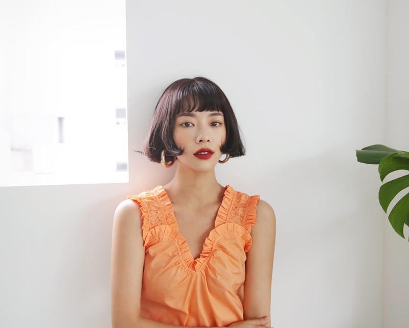 Còn các nàng đôi mươi thì có thể thỏa sức biến tấu với những thiết kế phóng khoáng, mới mẻ hơn.    