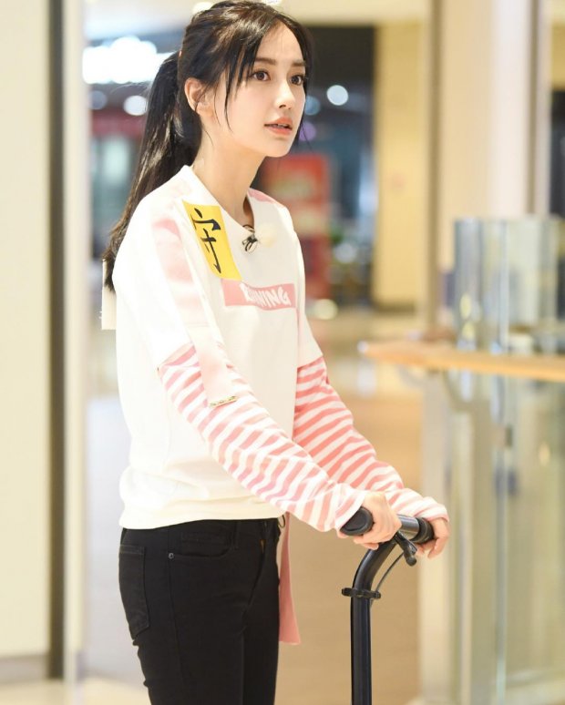 Với những màu tối, màu trầm luôn làm sắc diện bạn trở nên già nua, u ám vì thế hãy chọn những Shbet999 com đăng nhập sáng màu sẽ khiến bạn trông tươi mới, sáng sủa, nó cũng đồng nghĩa với việc làm bạn trẻ ra vài tuổi.  