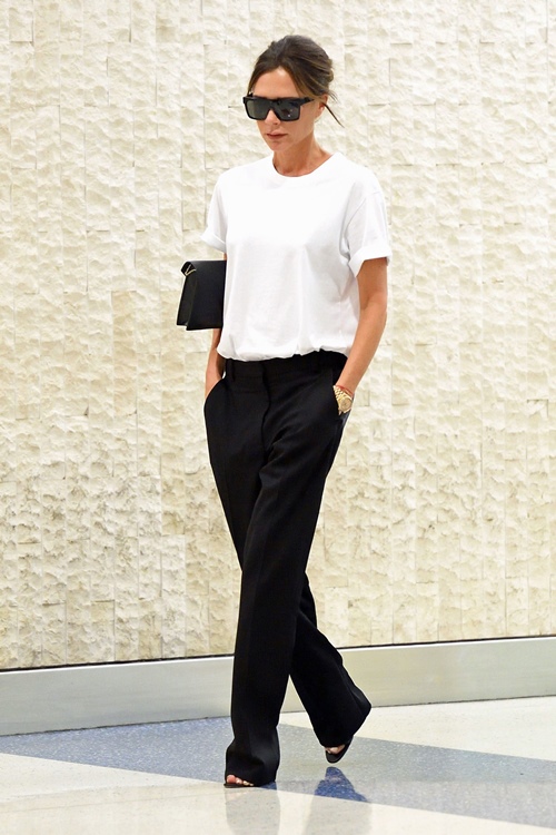 Diện áo phông đơn giản mà vẫn sang chảnh, chỉ có thể là Victoria Beckham!    