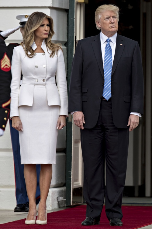 Màu trắng thực sự rất hợp với bà Trump    