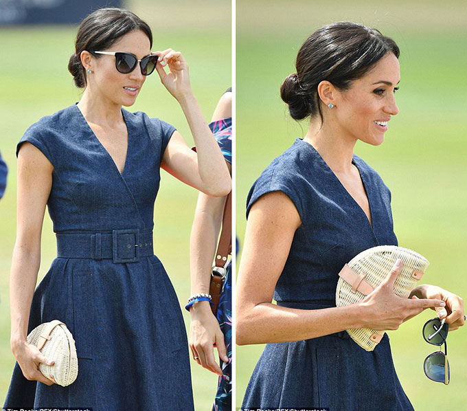 Để thêm phần nổi bật, Meghan kết hợp bộ váy với đôi khuyên tai hoàng ngọc và chiếc clutch bằng mây đan.    