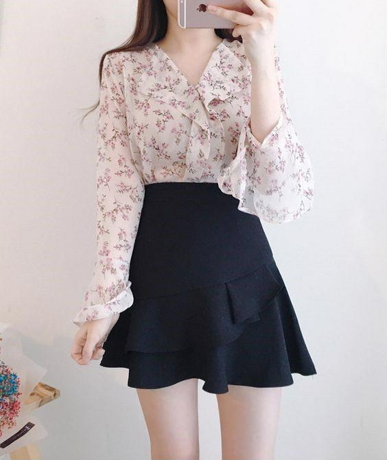 Sơ mi hoa là gợi ý cuối cùng cho nàng.     