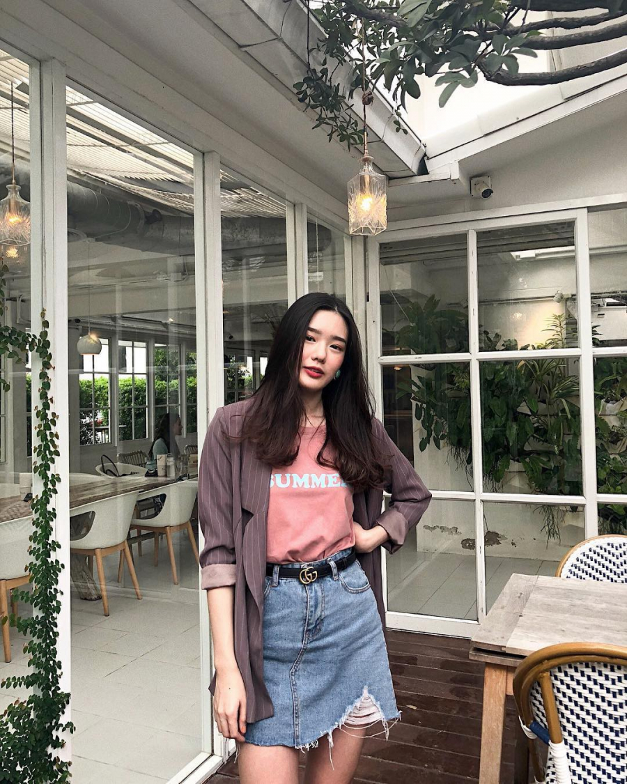 ... hay bụi bặm cá tính mix&match cùng chân váy denim, blazer tay lửng có tối giản thế nào thì vẫn trẻ trung và cực kỳ cá tính.