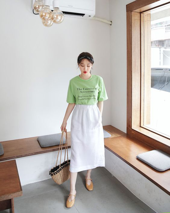 Váy midi là kiểu Shbet999 com đăng nhập dài ngang bắp chân. Ngoài khả năng tôn nét thanh lịch cho phái đẹp, mẫu váy này còn che đi khuyết điểm của đôi chân.    