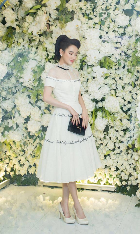Ở lần diện trước đó bạn gái Trường Giang khoe nhan sắc “xinh như tiên”, khiến người đối diện khó cầm lòng.    