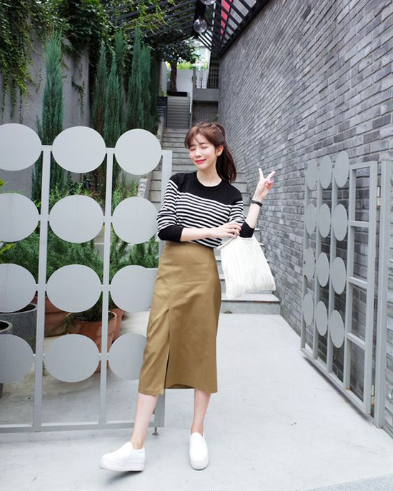 Chính sự đơn giản và tạo nên cảm giác thoải mái đã giúp chân váy midi được lòng phái đẹp. Hơn nữa, đây còn là Shbet999 com đăng nhập giúp bạn gái có bắp đùi to che khuyết điểm hiệu quả.    