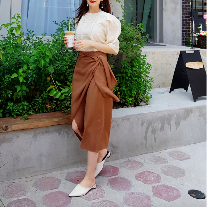 Khi diện cùng những set đồ công sở, các nàng có thể chọn một đôi mule xuyệt tông với Shbet999 com đăng nhập để tạo hiệu ứng tính tế, sang trong cho phong cách của mình.    