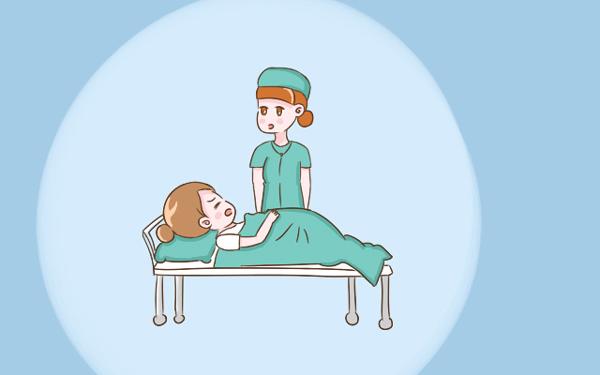 Sau khi mổ bắt thai, mẹ thường được yêu cầu nằm im nghỉ ngơi ít nhất 6 tiếng. 