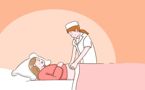 Mẹ nằm nghỉ sẽ tránh được việc vết mổ mới bị tổn thương. (