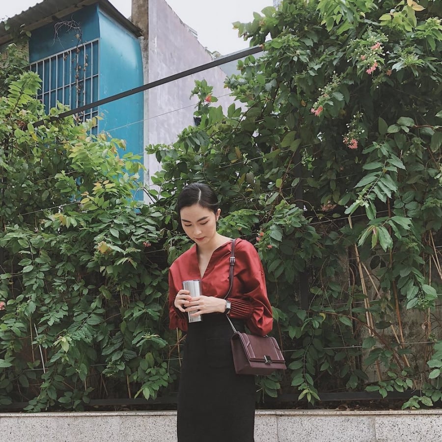 Dường như nắm bắt được xu hướng ăn diện kiểu công sở thanh lịch và cổ điển đang 