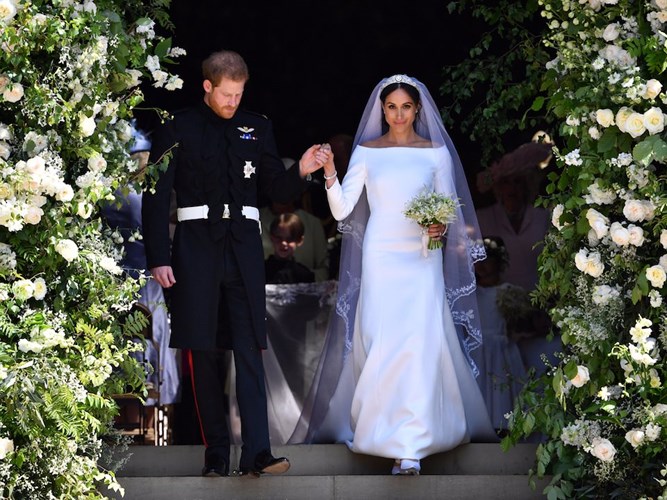 Trang phục đắt tiền nhất trong tủ quần áo của Meghan Markle là bộ váy cưới của thương hiệu Givenchy. Vanity Fair cho biết, chi phí thiết kế bộ váy lên tới 265.000 USD.  