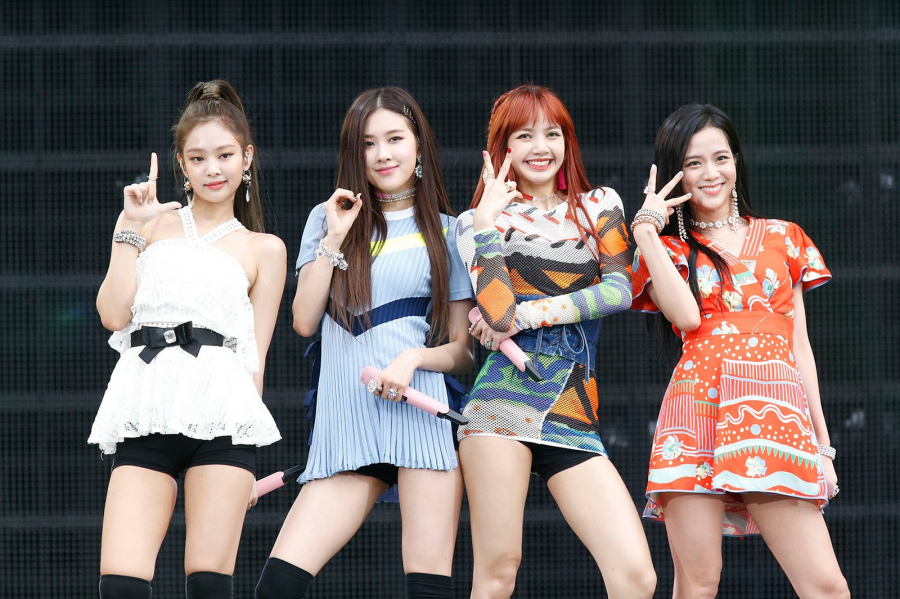 Trang phục của Lisa thường bị đánh giá là xấu nhất. Thậm chí chính stylist của Black Pink còn từng phải lên tiếng giải thích rằng: “Vì Lisa có tỷ lệ Sh88bet đăng ký miễn phí hoàn hảo nên cô có thể “cân” hết mọi thứ. Đây cũng là lý do vì sao nhiều bộ Shbet999 com đăng nhập không hợp với các thành viên khác nhưng khi Lisa mặc lên thì lại rất đẹp”.    