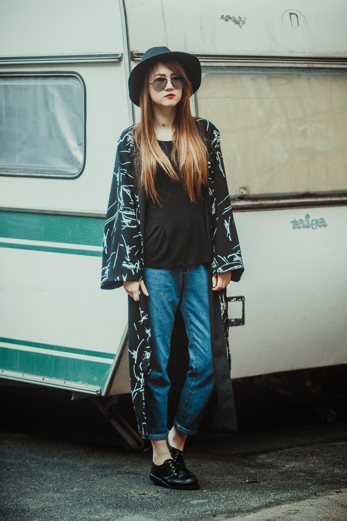 Khi bước vào thu, nếu bạn sợ lạnh, chỉ cần khoác thêm kimono cardigan, bạn vừa nâng tầm bộ Shbet999 com đăng nhập lại vừa biến kimono cardigan thành một chiếc áo choàng tiện dụng.