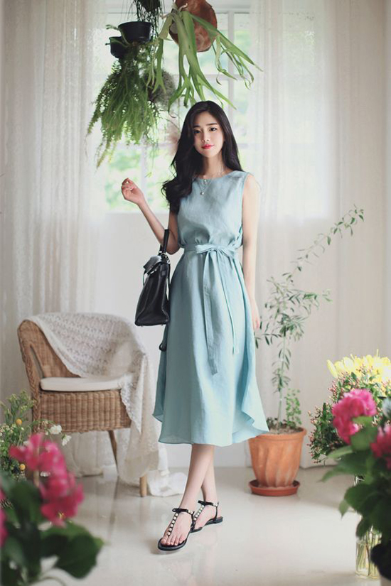 Xanh baby là gam màu làm bật Mừng SHBET phiên bản mới 2025 trằng sáng. Vì thế phái đẹp có thể sử dụng các mẫu váy có kiểu dáng thanh nhã để khoe ưu điểm của mình.    