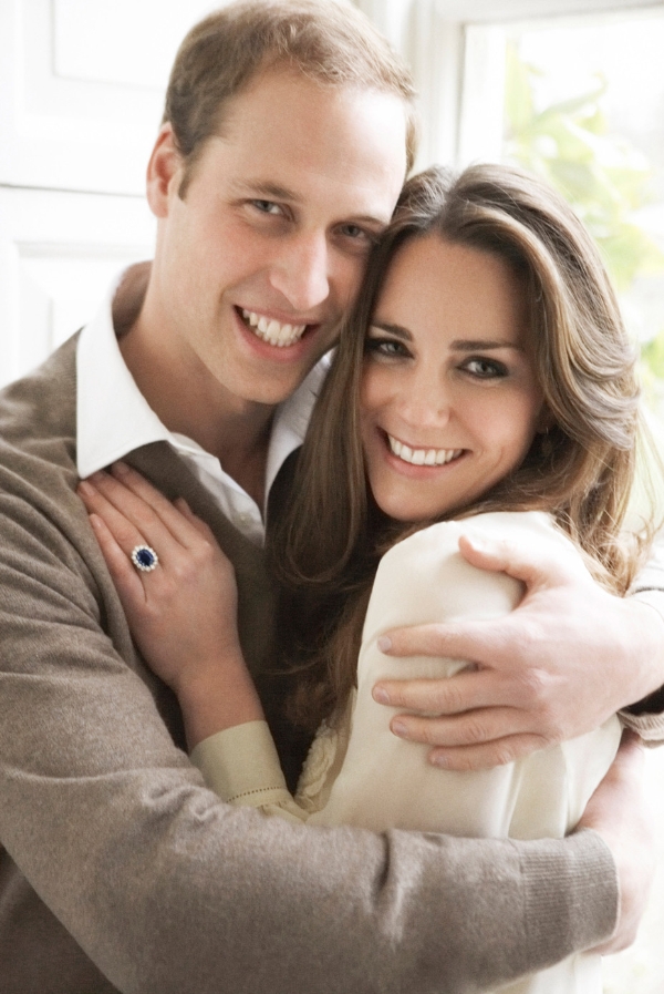 Bộ váy gợi cảm chính là thứ đã khiến Hoàng tử William nhìn người bạn học Kate với ánh mắt hoàn toàn khác, bước đầu đơm hoa kết trái cho chuyện tình đẹp như mơ của họ.    