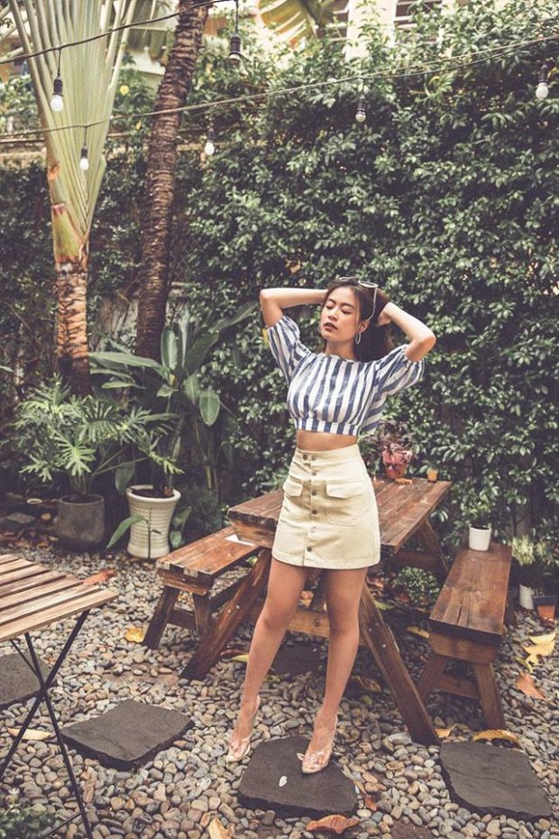 Bên cạnh đó, “combo” áp crop-top kết hợp chân váy giúp người đẹp lung linh trong mọi hoàn cảnh.  