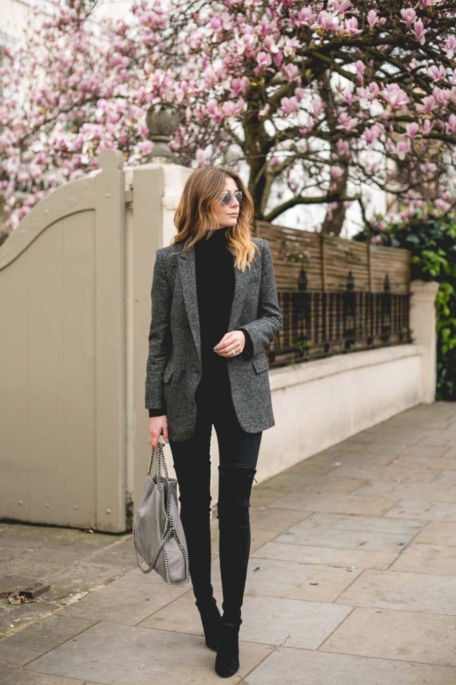 Blazer thanh lịch, trang nhã, dễ mặc và kết hợp với các phụ kiện khác.