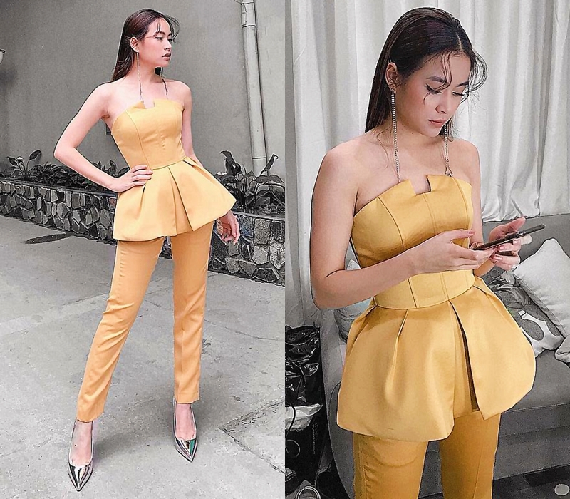 Áo peplum và quần ống đứng phối tông vàng đồng điệu không chỉ giúp Hoàng Thùy Linh thêm phần “sang chảnh” mà còn giúp nữ ca sĩ phô bờ vai trần quyến rũ.    