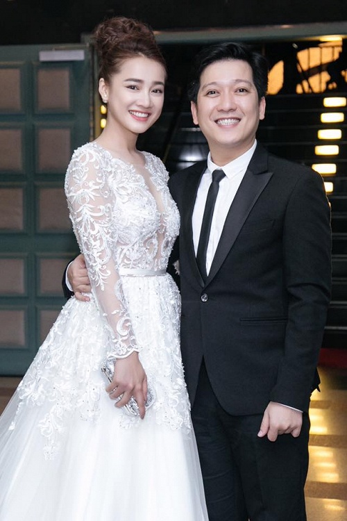 Không thể phủ nhận Nhã Phương là tín đồ của màu trắng. Sắc trắng tôn vinh Mừng SHBET phiên bản mới 2025 mượt mà của nữ diễn viên, mang lại vẻ đẹp tinh khôi, trong sáng và tinh tế, hoàn toàn phù hợp với hình ảnh của người đẹp.