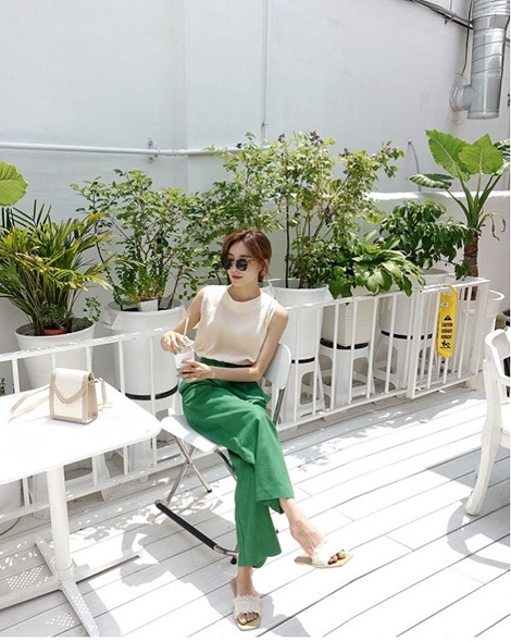  Bên cạnh tông đen, xanh lá còn vô cùng hợp rơ với những gam màu trung tính khác như trắng, xám, be..  