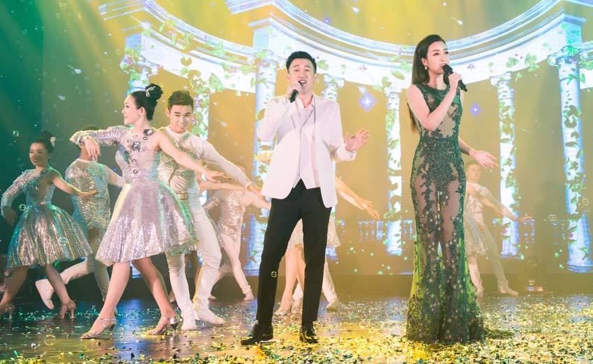 Cả hai biểu diễn khá ăn ý và hiểu nhau khiến khán giả vỗ tay không ngớt. 