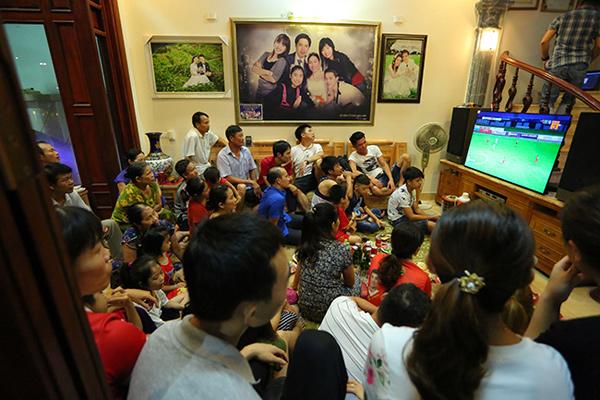 Ngôi nhà của tiền đạo Văn Toàn ở thành phố Hải Dương khang trang, rộng rãi. Các phòng chức năng như phòng khách, phòng ngủ đều thoáng đãng và tiện nghi. Mỗi khi cầu thủ Văn Toàn (thuộc biên chế CLB Hoàng Anh Gia Lai) thi đấu cho đội tuyển U23 hay quốc gia Việt Nam tham gia các giải đấu lớn, ngôi nhà của cầu thủ người Hải Dương lại đông vui hàng xóm, bạn bè đến cổ vũ.    