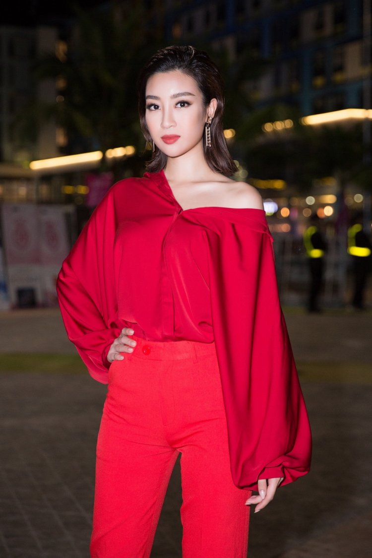 Theo đó, nàng hoa hậu chọn layout tóc chải tém cùng màu son “ton sur ton” với Shbet999 com đăng nhập. Gần đây, Hoa hậu Đỗ Mỹ Linh nhận được khá nhiều lời khen với Shbet123 Link Vào ShBet Mới Nhất ngắn và liên tục làm mới hình ảnh của mình.  