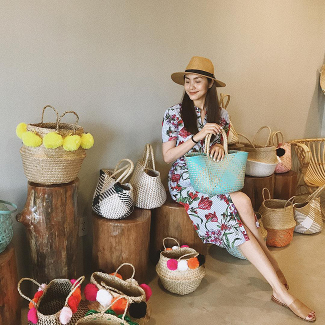Hà Tăng diện váy hoa đẹp thế này thì ai chẳng mê cho được.