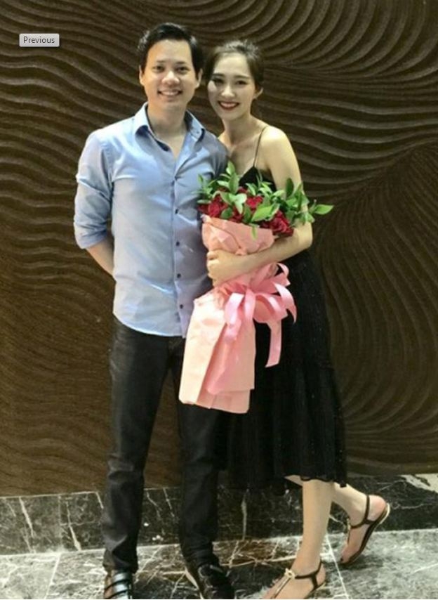 …hay đi chơi riêng với nhau thì Thu Thảo luôn tinh tế chọn mang những đôi giày sandal, dép bệt.  