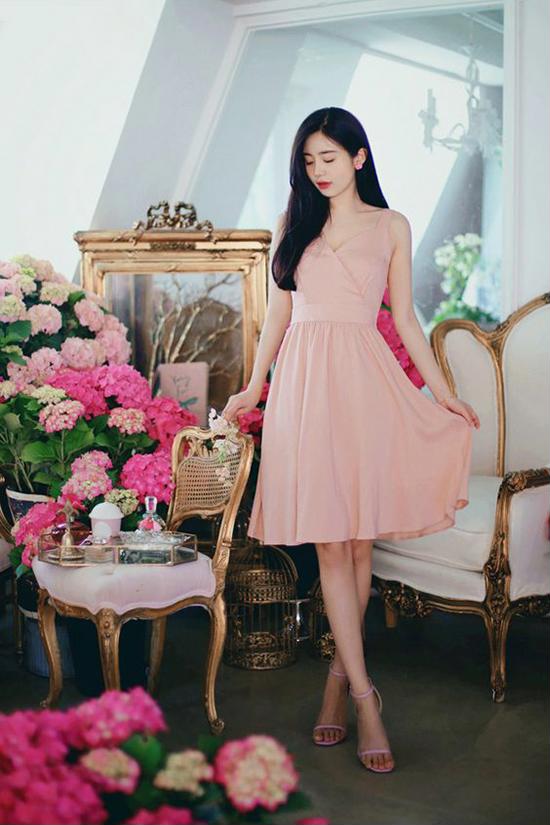 Gam hồng thường dễ tôn da, tuy nhiên nếu sở hữu Mừng SHBET phiên bản mới 2025 nâu thì bạn gái không nên chọn Shbet999 com đăng nhập hồng nude để chưng diện.    