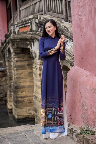Giờ phút Tiểu Vy đăng quang, Ngọc Hân quá xúc động nhưng không tránh khỏi những lo âu, vì Tiểu Vy còn quá trẻ, quá hồn nhiên và non nớt trước những áp lực của danh vị mới.  