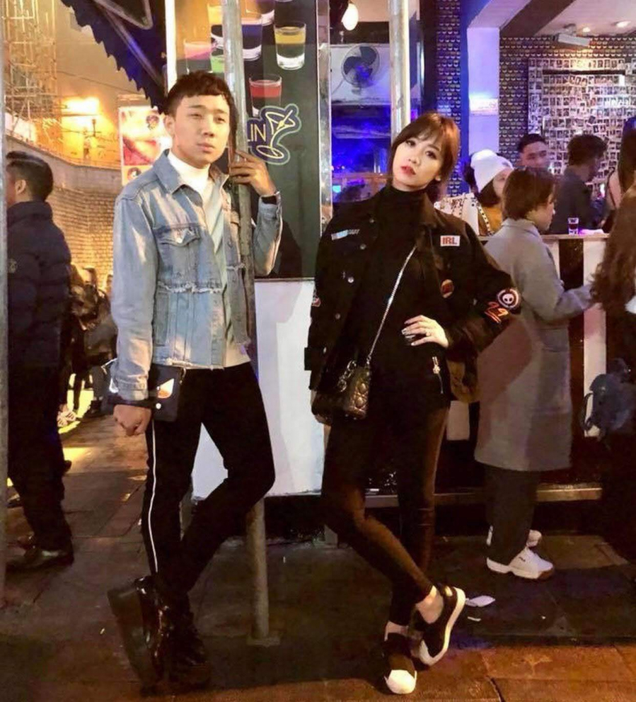 Theo đó, 2 vợ chồng Hari và Trấn Thành nhận được nhiều lời khen hơn khi diện những món đồ streetstyle. Cả cây màu đen từ đầu đến chân của Hari là một lựa chọn không tồi thay cho những Shbet999 com đăng nhập diêm dúa và có phần hơi 
