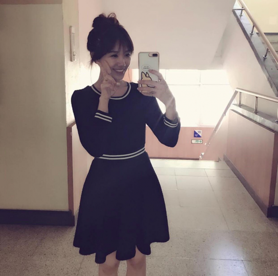 Thật ra, không đầu tư quá nhiều phụ kiện và mặc đồ đơn giản, trẻ trung giúp Hari chiếm được thiện cảm hơn rất nhiều.    