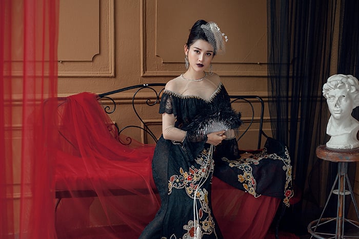 Với những hình ảnh này, có ai nhận ra 1 Huyền My trong sáng nhẹ nhàng, nữ tính như thường ngày nữa không?