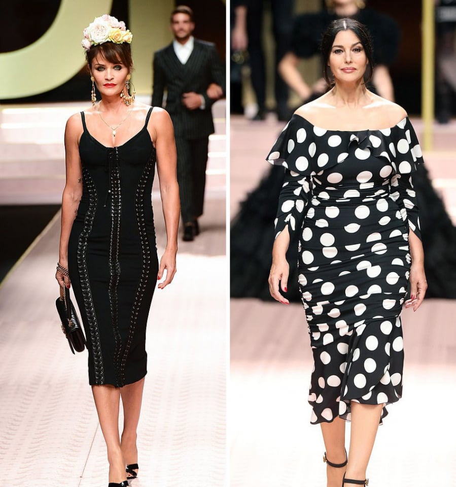 Helena Christensen và Monica Bellucci, hai biểu tượng thời trang gợi cảm của thập niên 1990, tái xuất sàn catwalk. Ở tuổi 49, biểu cảm sắc lạnh của Helena vẫn đốn tim người hâm mộ. 