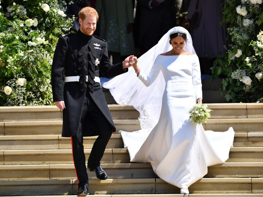 Công nương Meghan đã bất ngờ tiết lộ bí mật về chiếc váy cưới của mình sau hơn 4 tháng làm dâu Hoàng gia.