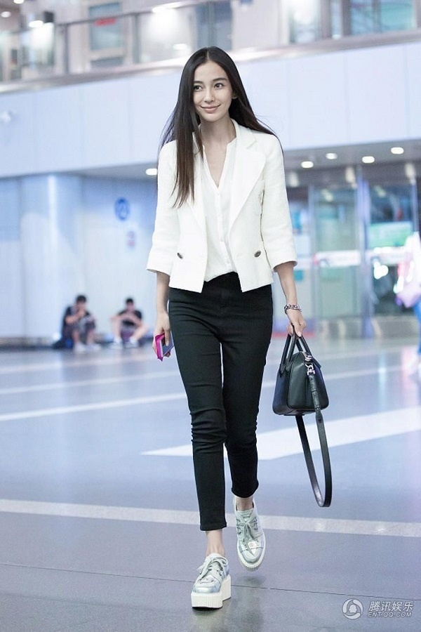 Sở hữu chiều cao lý tưởng cùng vóc dáng 'mình hạc sương mai' nên  Angela Baby tha hồ biến hóa với nhiều kiểu Shbet999 com đăng nhập khác nhau. Hiếm có item nào có thể làm khó được cô nàng.    
