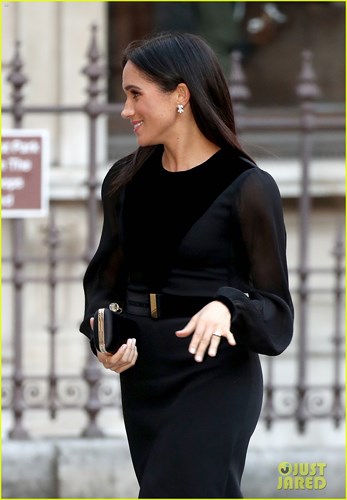 Trước đó một ngày, Meghan đã tham dự giải thưởng Coach Core với Hoàng tử Harry ở Loughborough, Anh.  