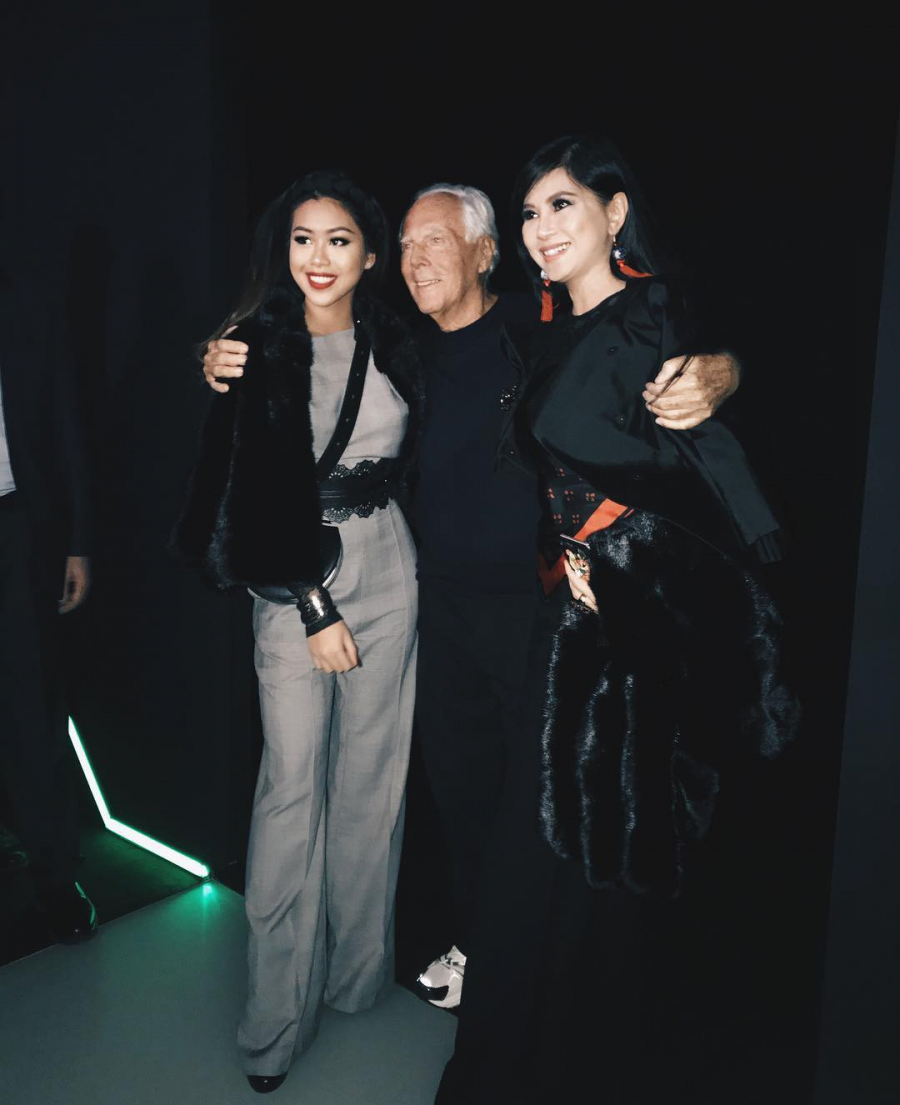 Gia đình bà Thủy Tiên cũng có mối quan hệ thân thiết với NTK nổi tiếng Roberto Cavalli    