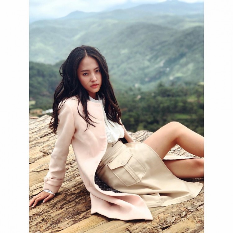Tông màu postel vẫn chứng tỏ độ “hot” của mình từ giờ cho đến cuối năm. Nhìn Rima Thanh Vy mà xem, cô nàng diện set đồ này trông đẹp chưa kìa.  